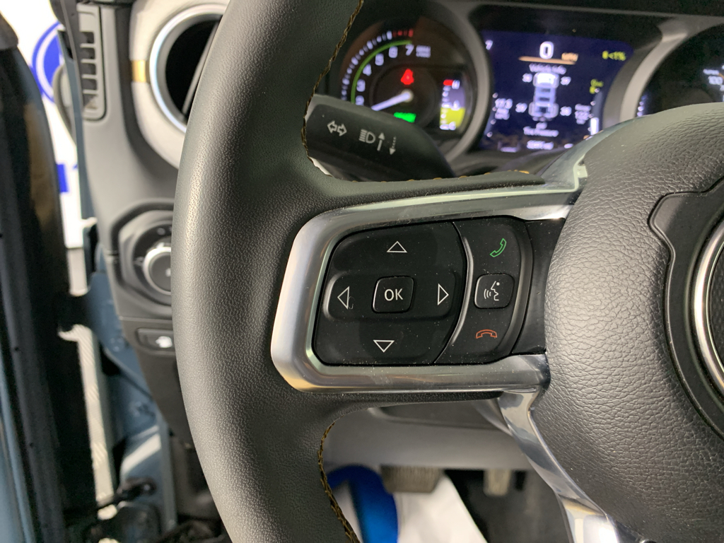 Vehicle photo 18