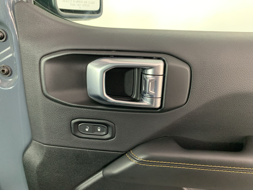Vehicle photo 38