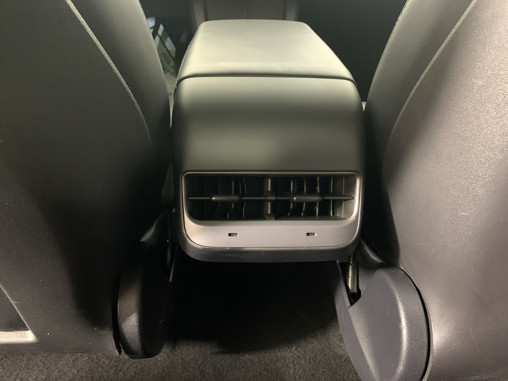 Vehicle photo 27