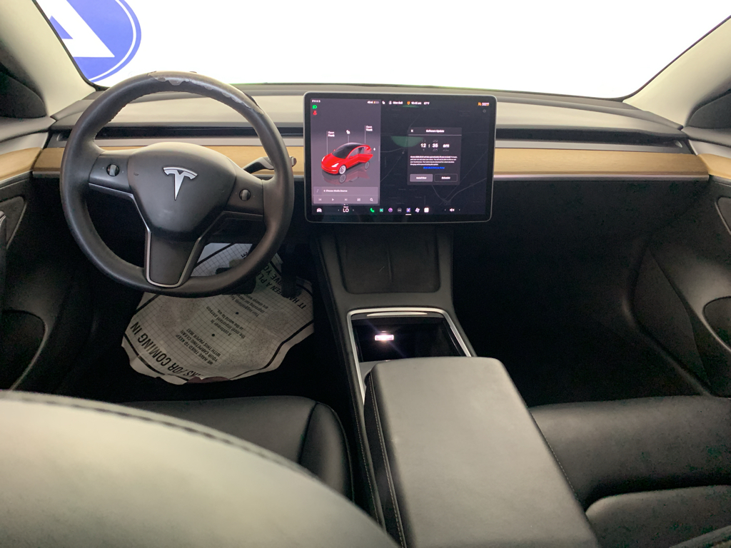 Vehicle photo 28