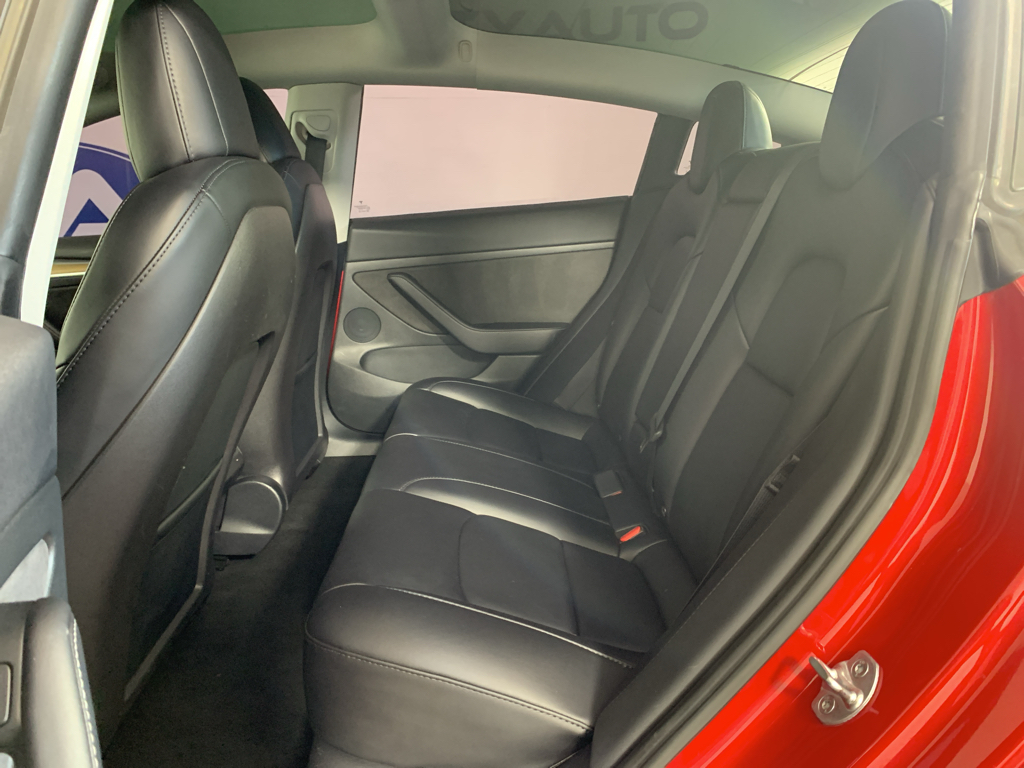 Vehicle photo 26