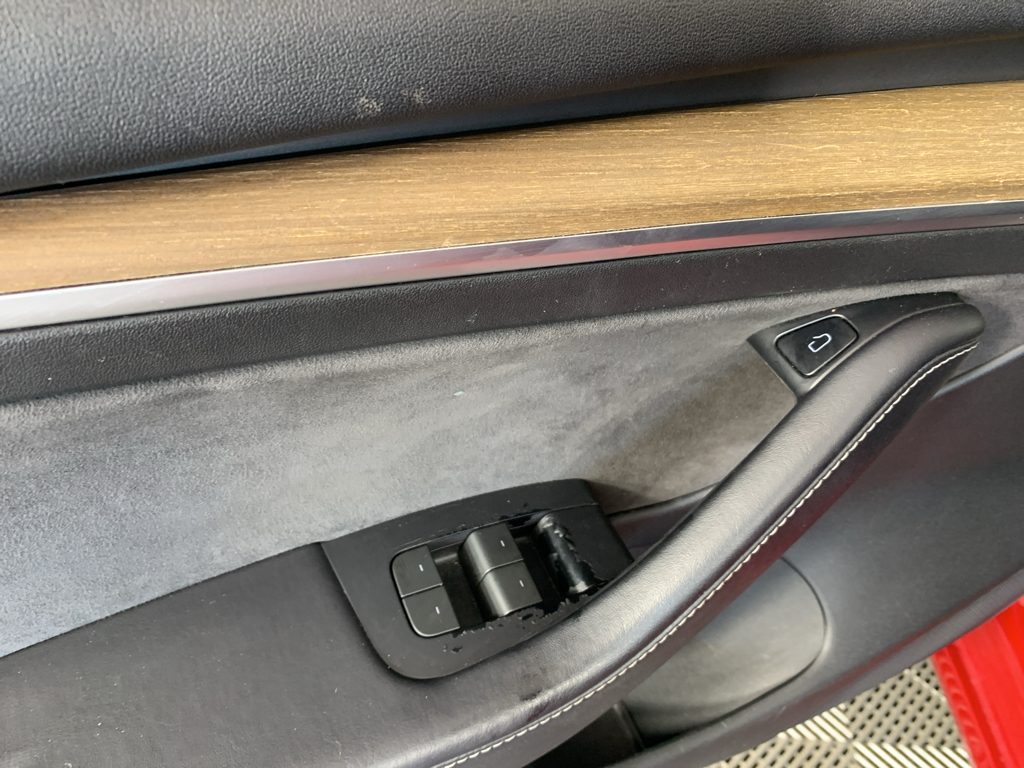 Vehicle photo 13