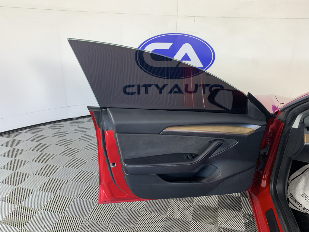 Vehicle photo 12