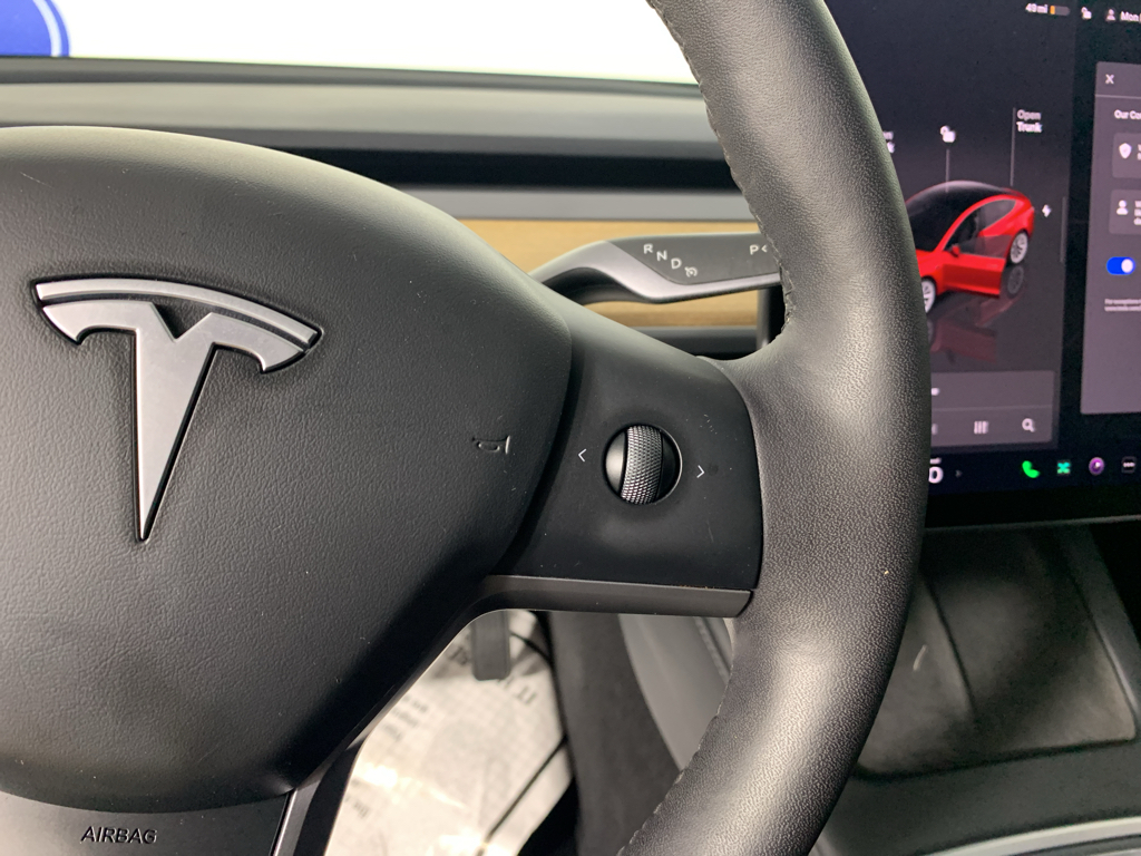 Vehicle photo 16