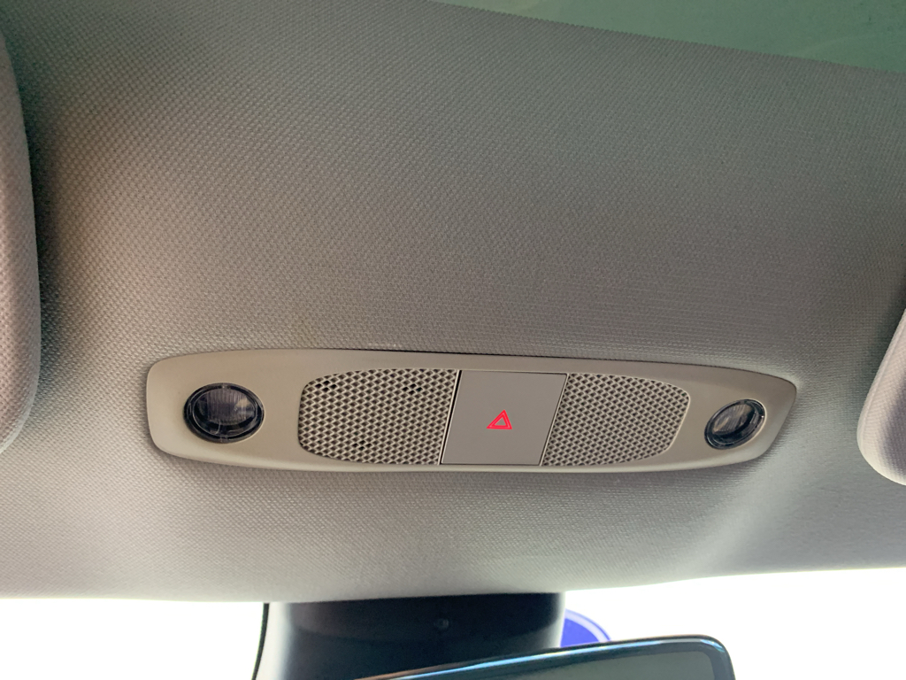 Vehicle photo 23