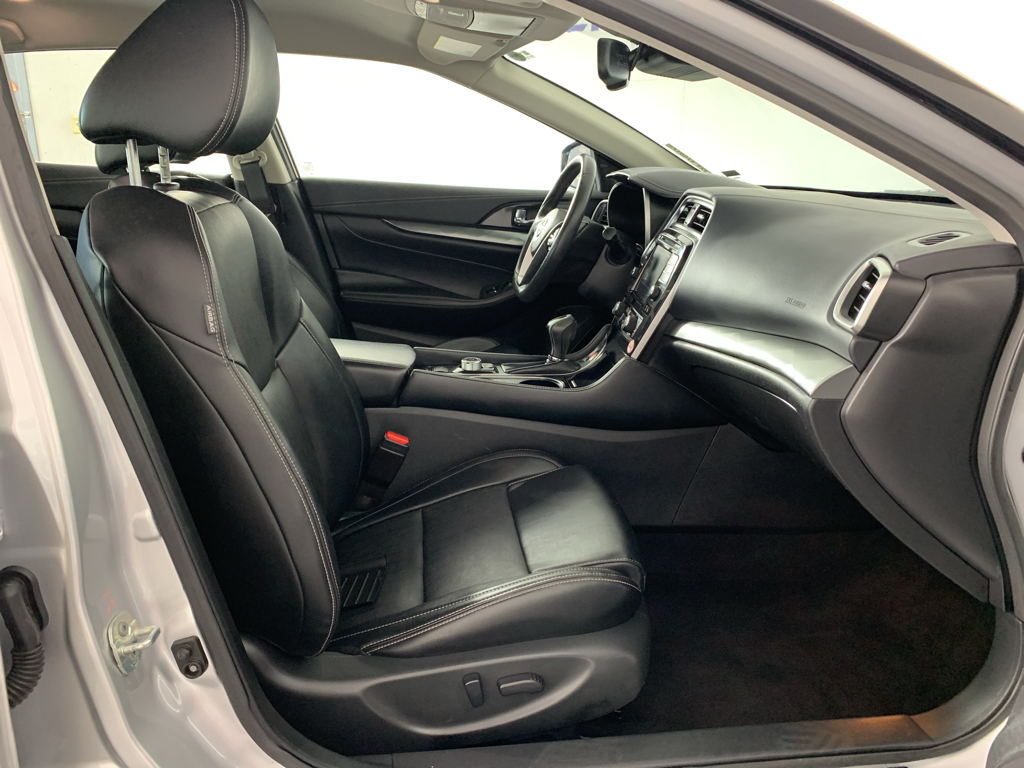 Vehicle photo 37