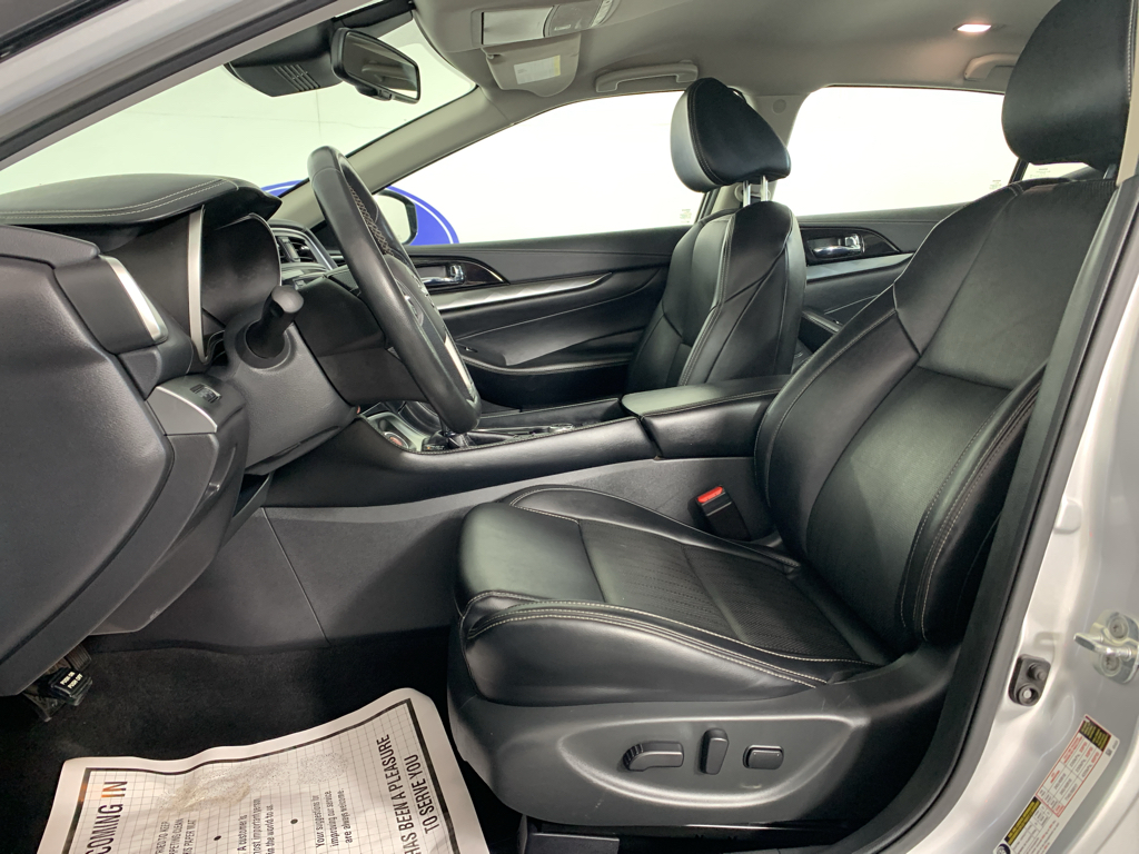 Vehicle photo 14