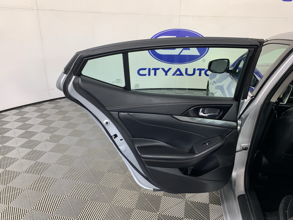 Vehicle photo 28
