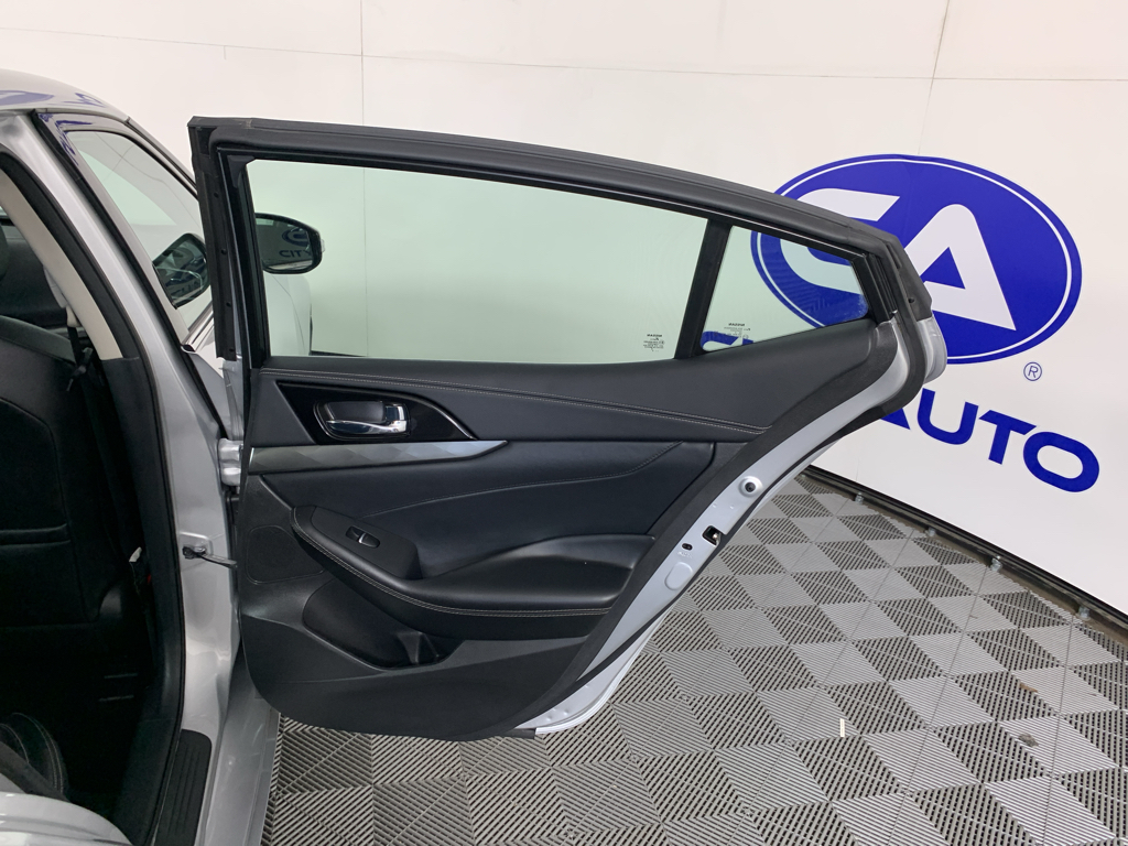 Vehicle photo 32