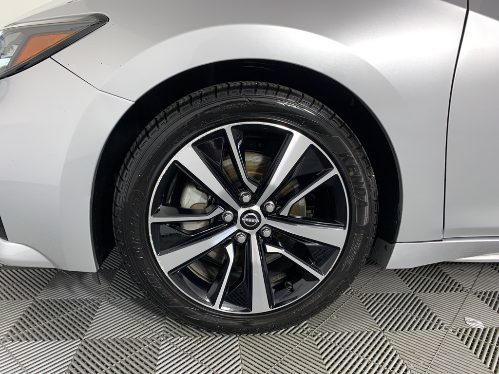 Vehicle photo 9