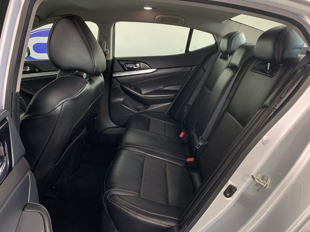Vehicle photo 30