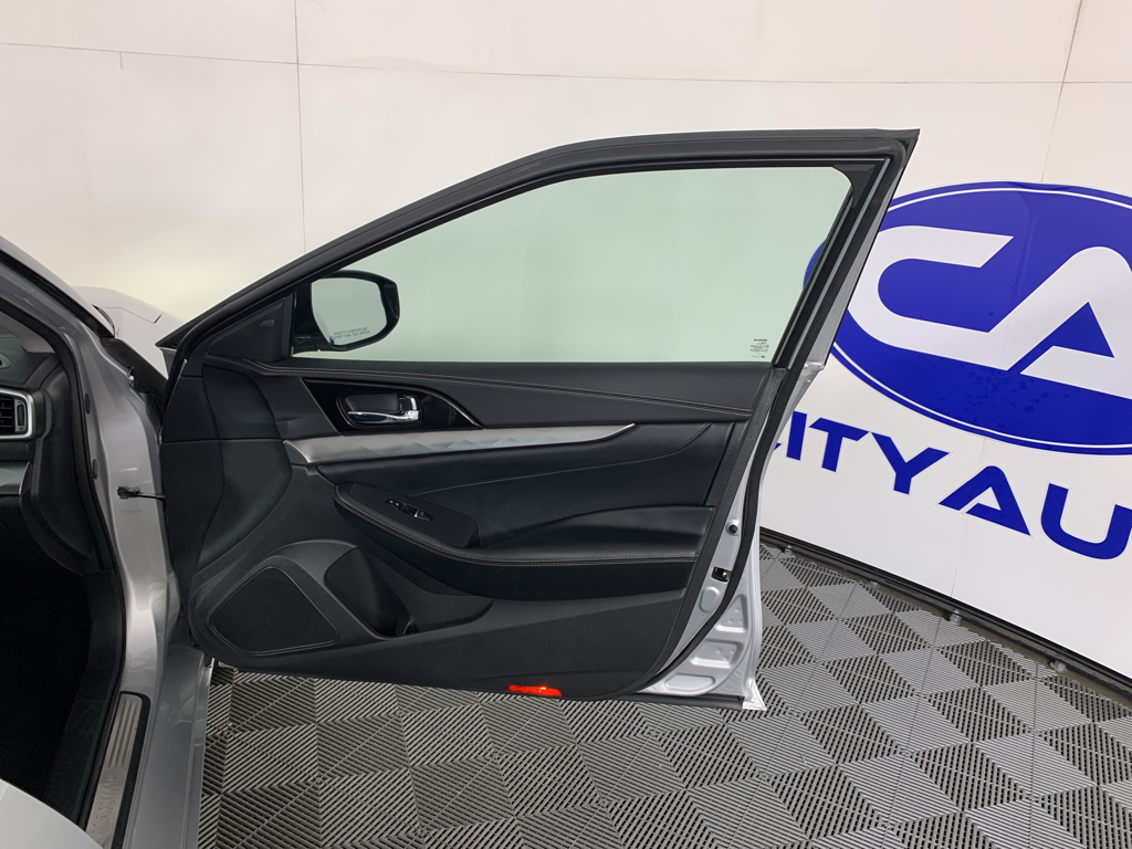 Vehicle photo 35