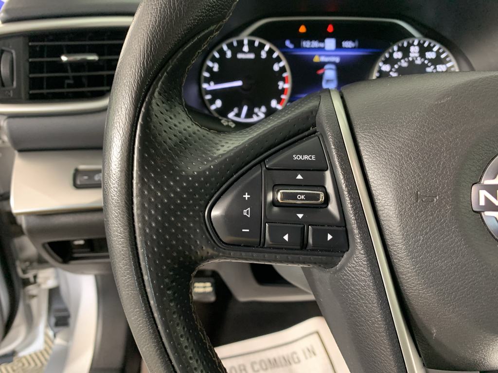 Vehicle photo 17