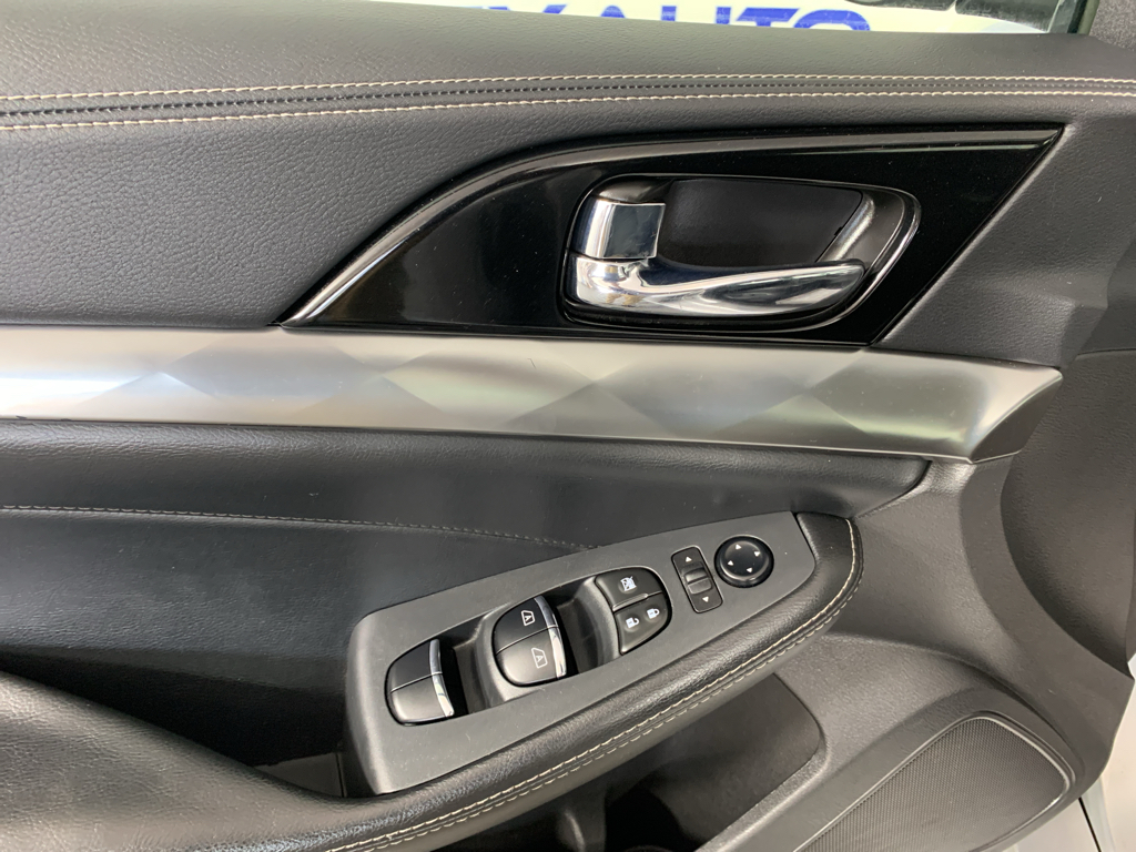 Vehicle photo 13