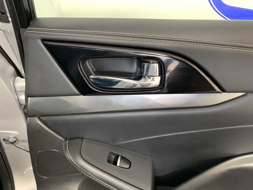 Vehicle photo 33