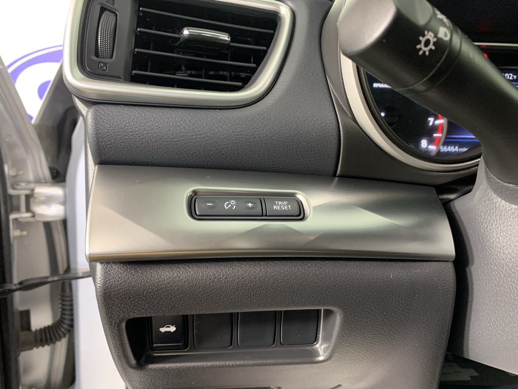 Vehicle photo 15