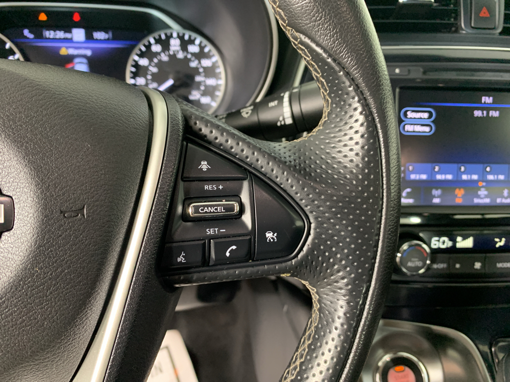 Vehicle photo 18