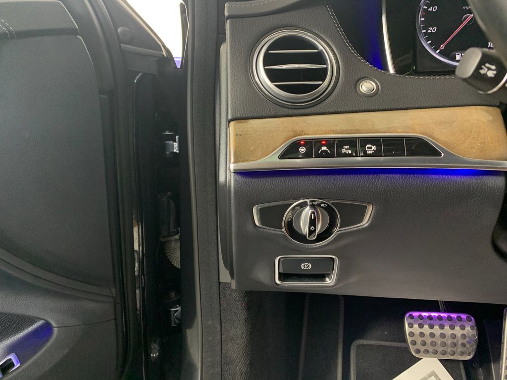 Vehicle photo 15