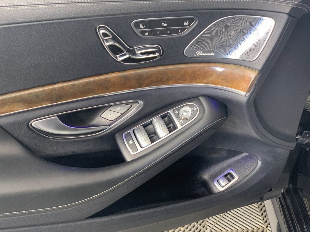 Vehicle photo 13