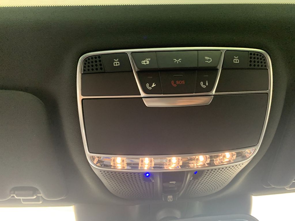 Vehicle photo 26