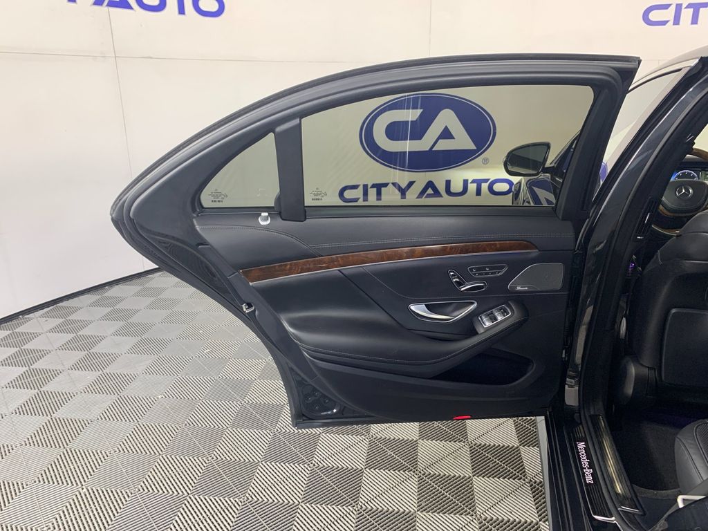 Vehicle photo 28