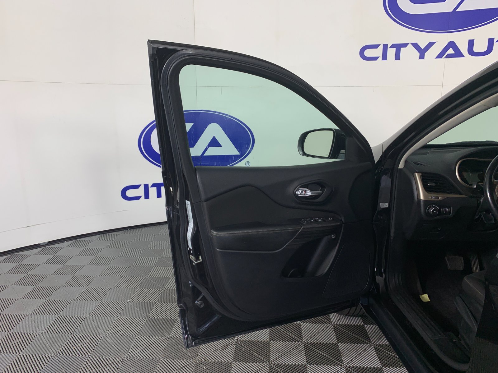 Used 2016 Jeep Cherokee SUV