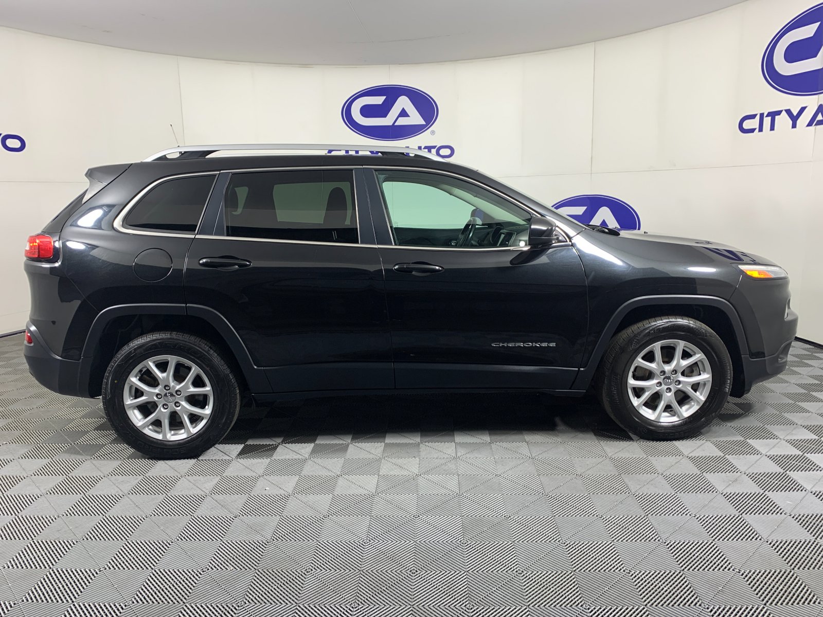 Used 2016 Jeep Cherokee SUV