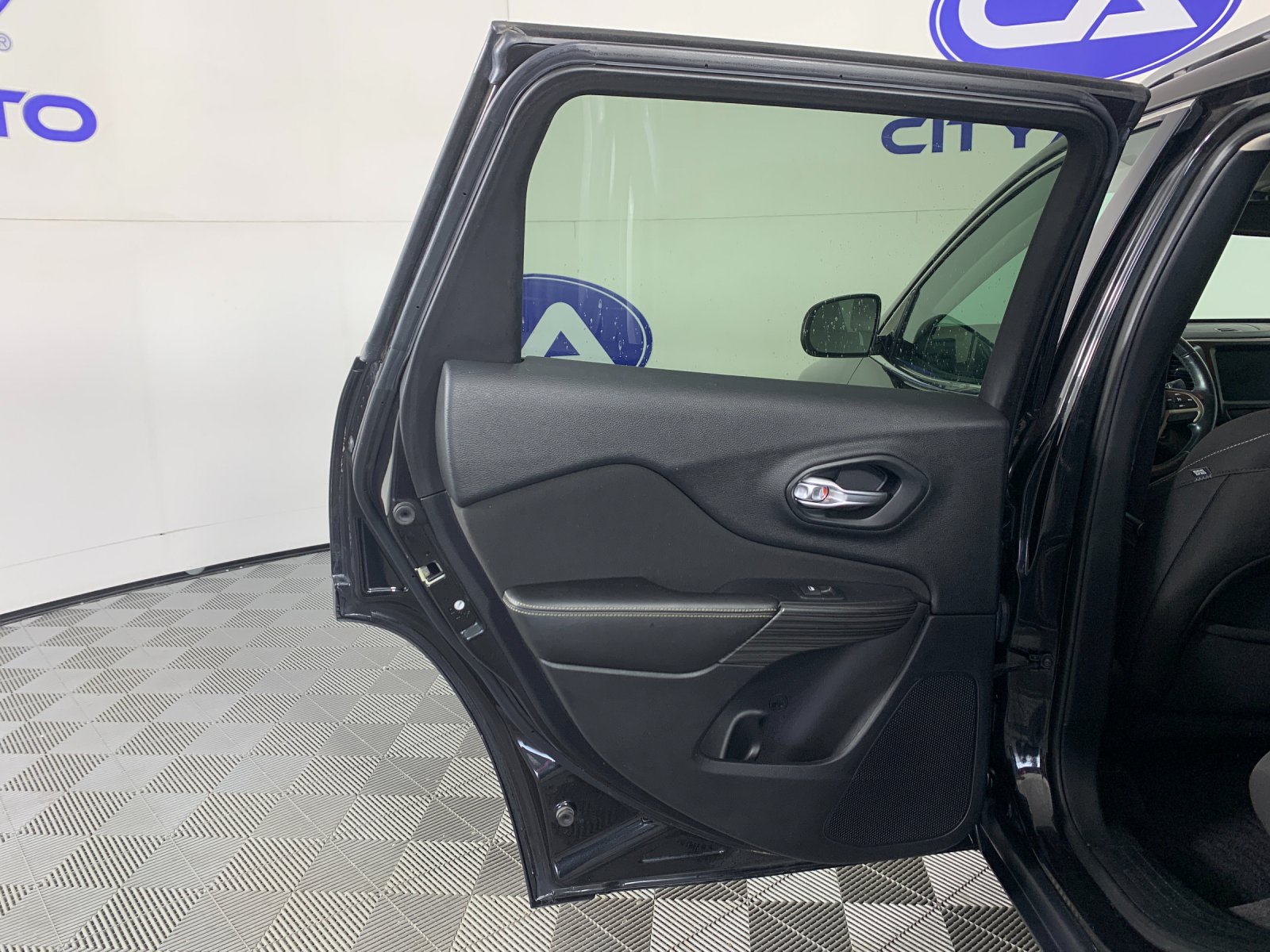 Used 2016 Jeep Cherokee SUV