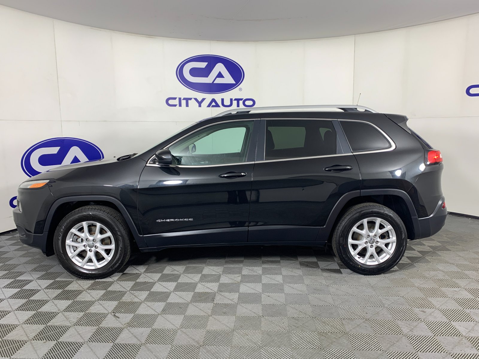 Used 2016 Jeep Cherokee SUV