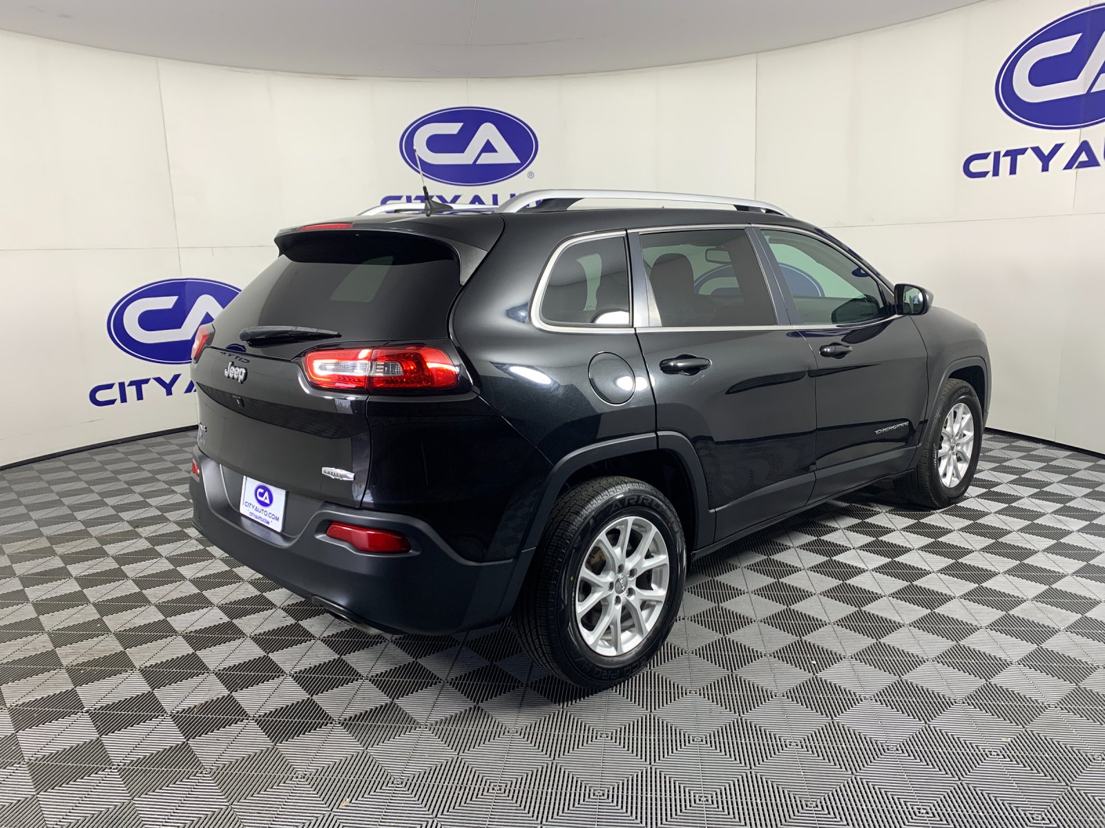 Used 2016 Jeep Cherokee SUV