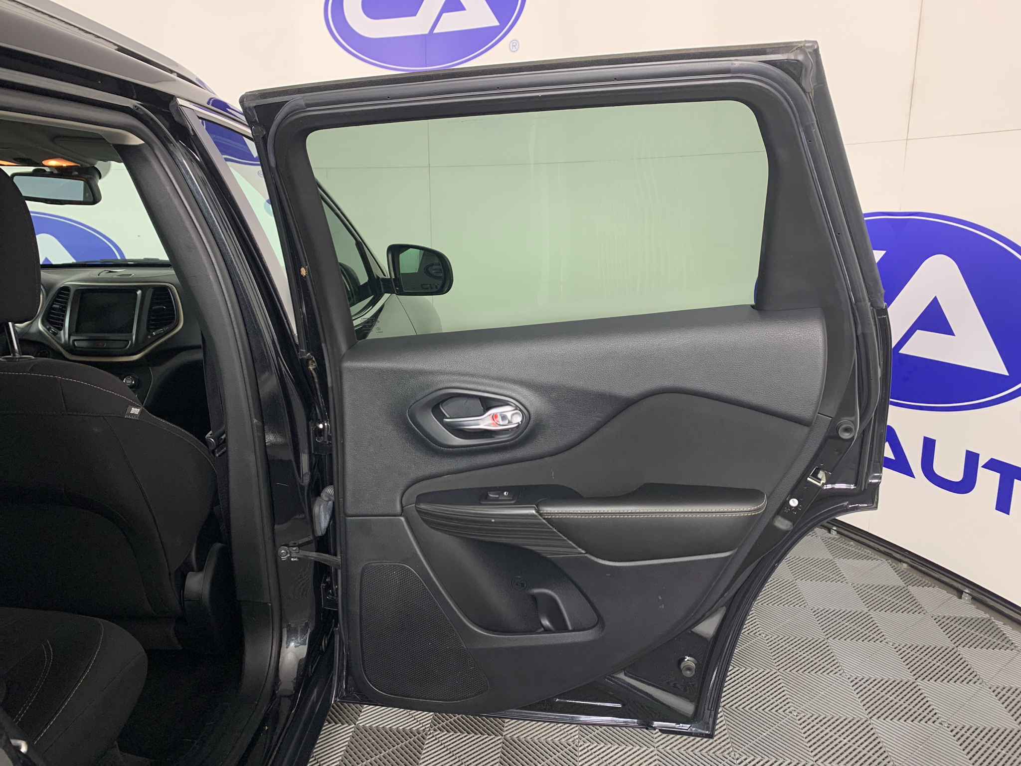 Used 2016 Jeep Cherokee SUV