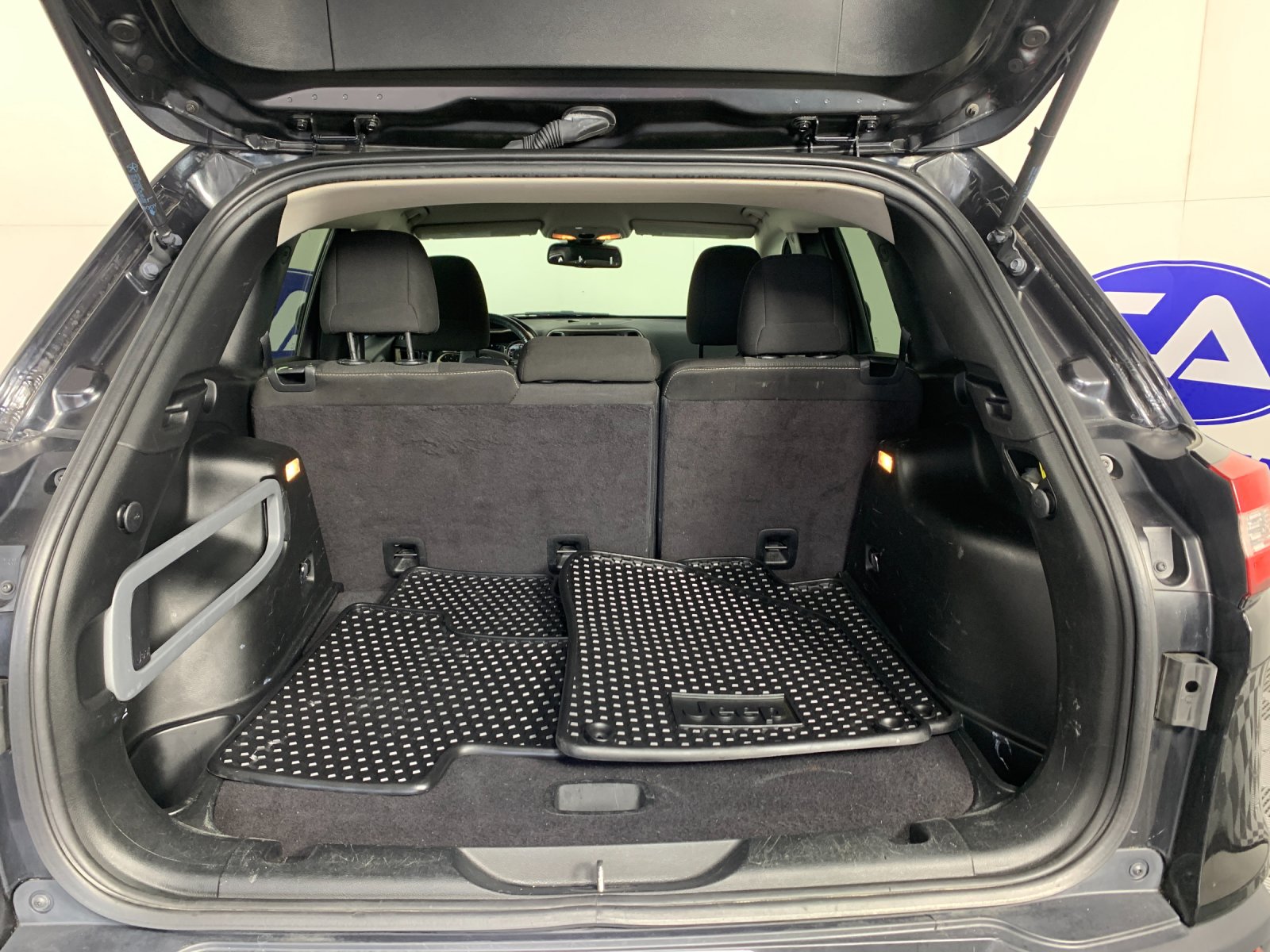 Used 2016 Jeep Cherokee SUV