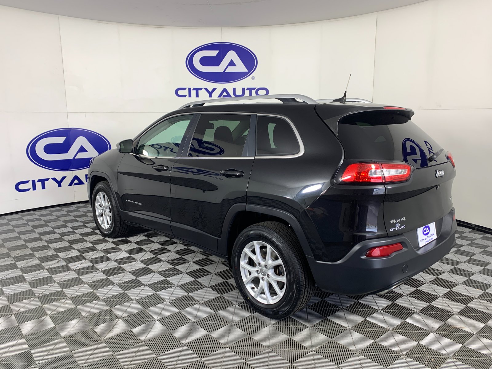 Used 2016 Jeep Cherokee SUV