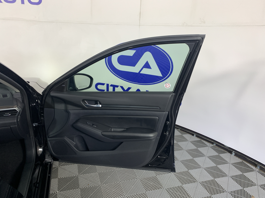 Used 2025 Nissan Altima Sedan