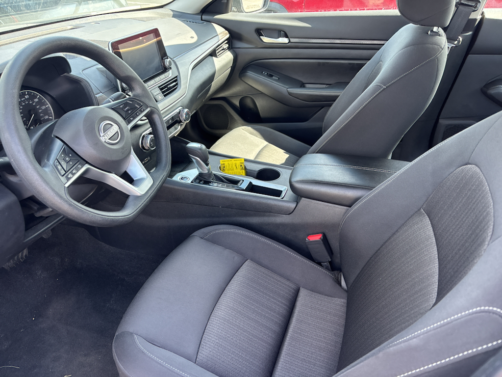 Vehicle photo 4