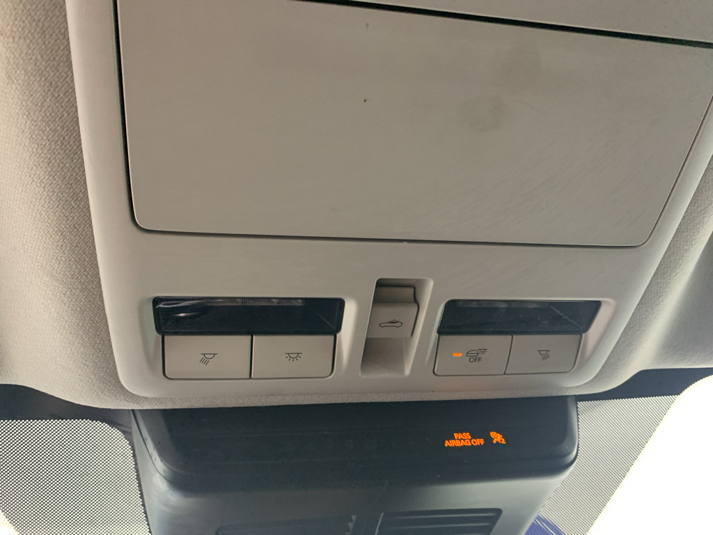 Vehicle photo 26
