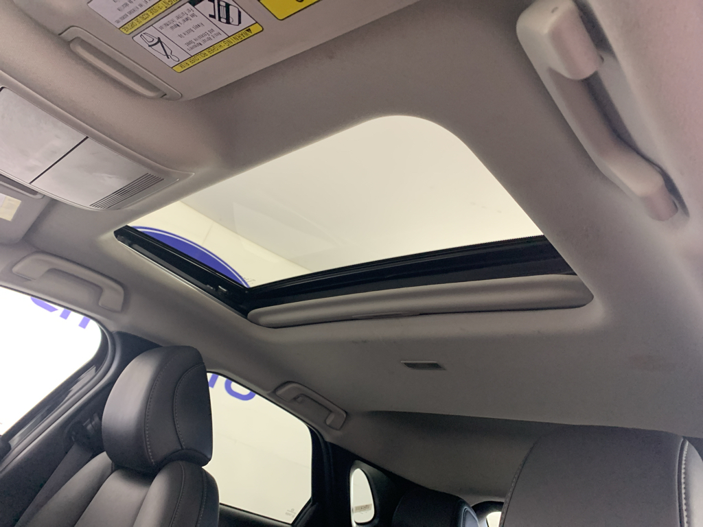 Vehicle photo 28