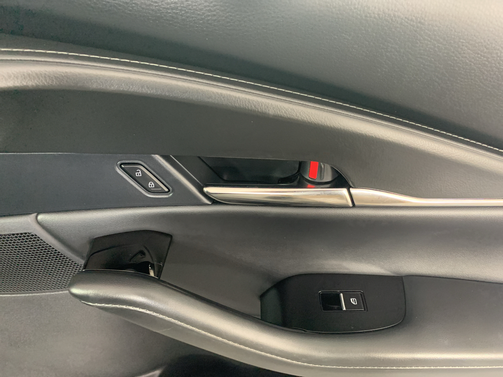 Vehicle photo 37