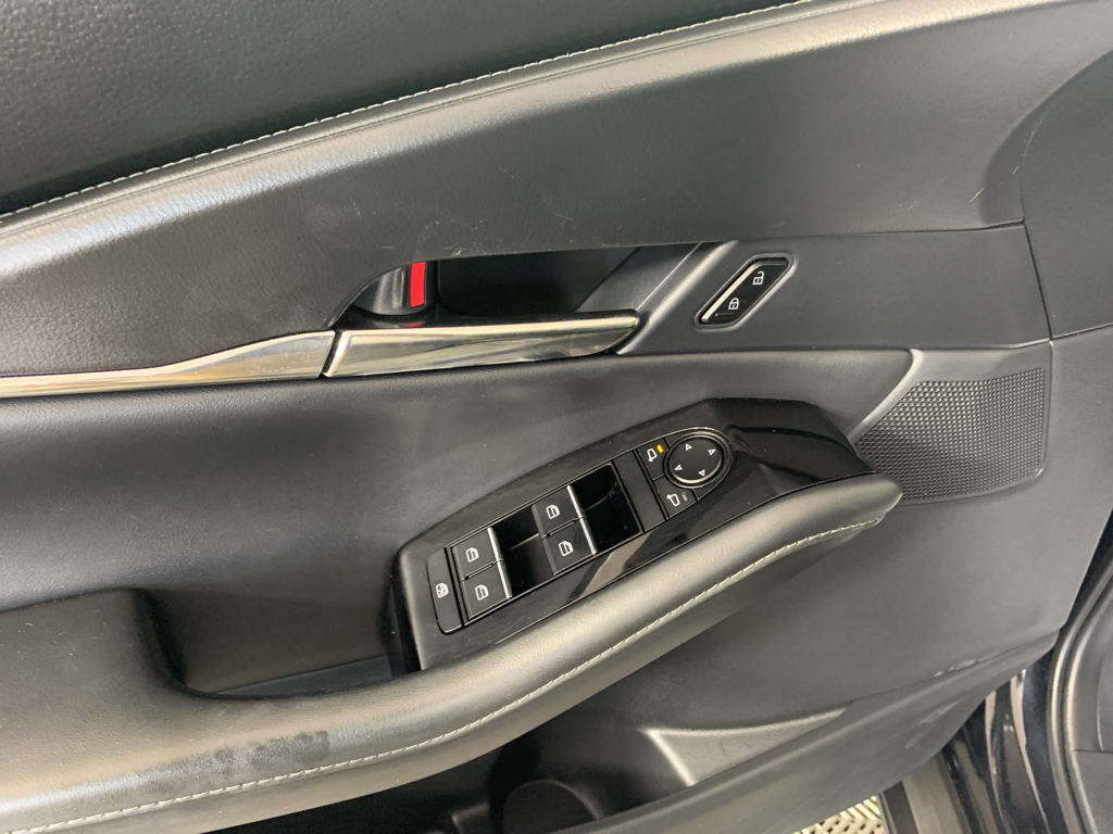 Vehicle photo 14
