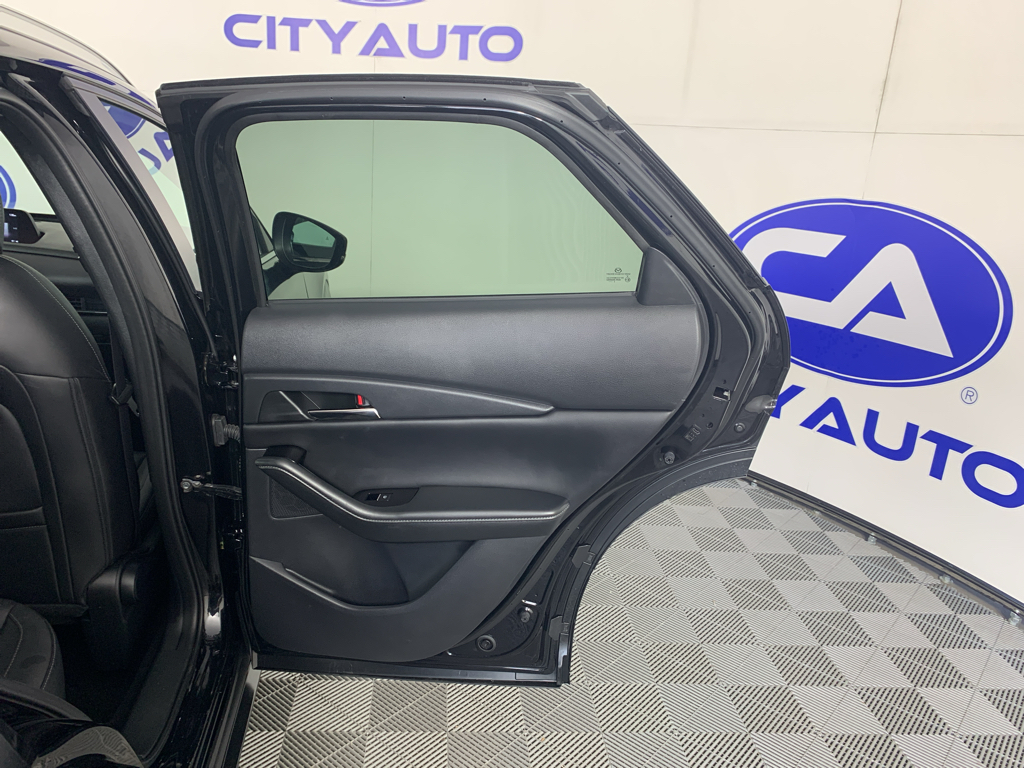 Vehicle photo 33