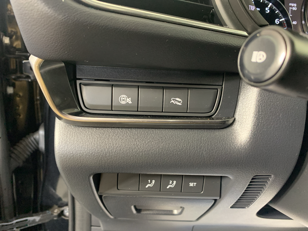 Vehicle photo 16
