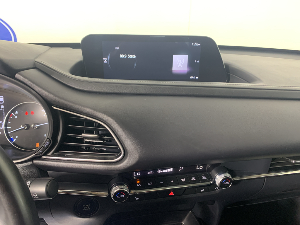 Vehicle photo 24