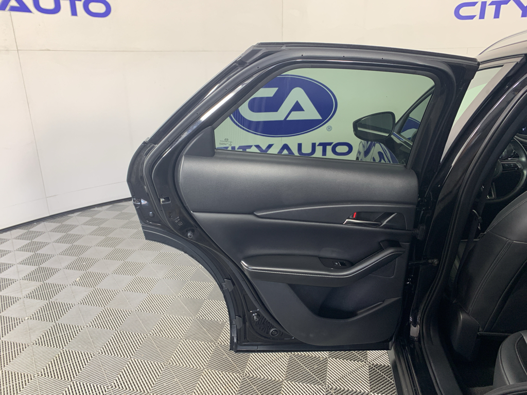 Vehicle photo 29