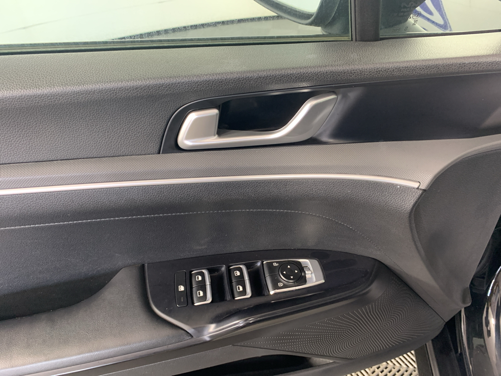 Vehicle photo 14