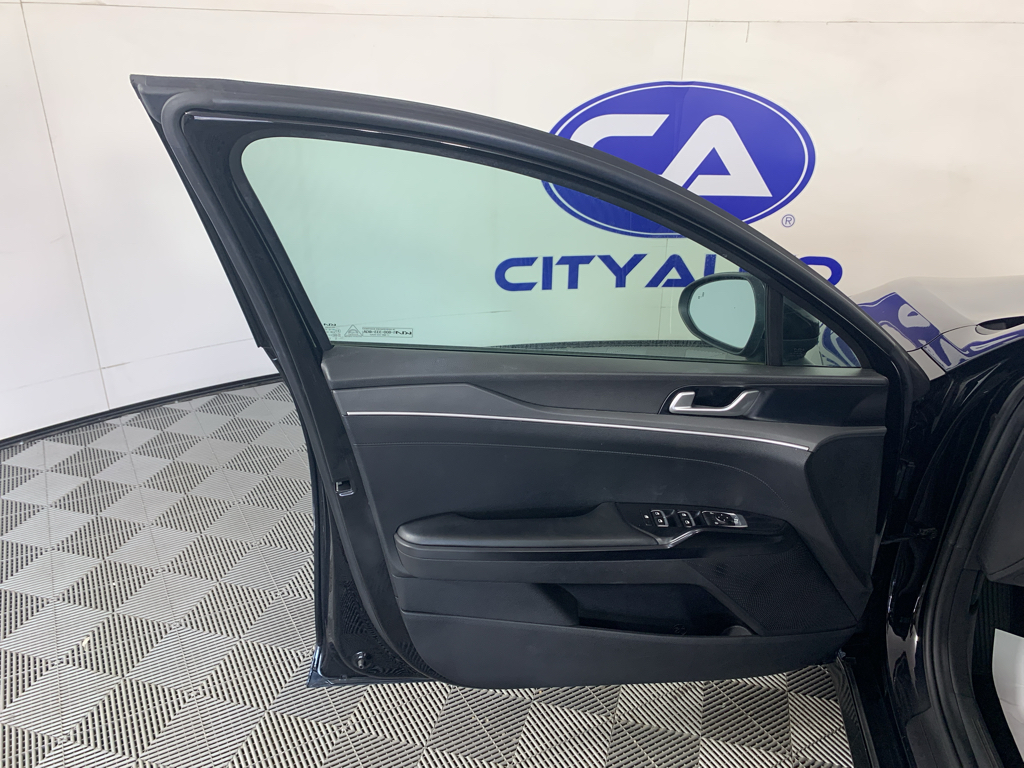 Vehicle photo 13