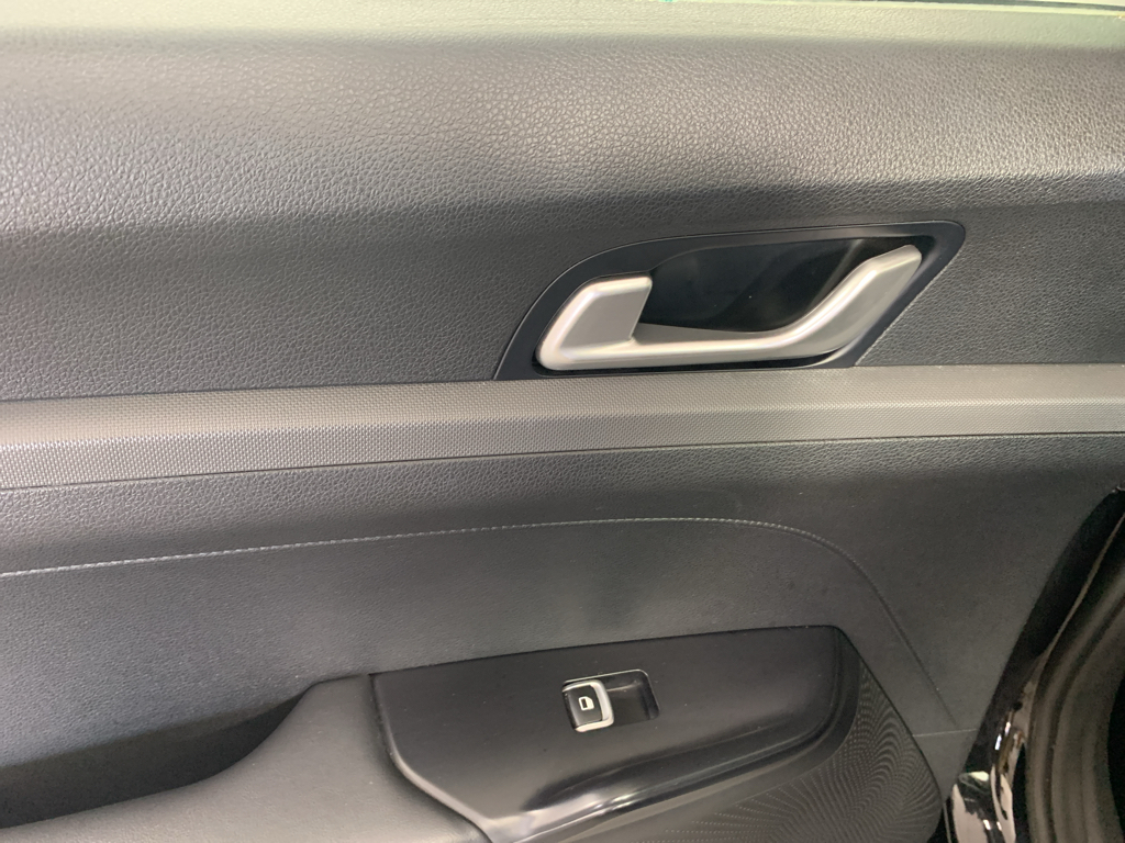 Vehicle photo 27