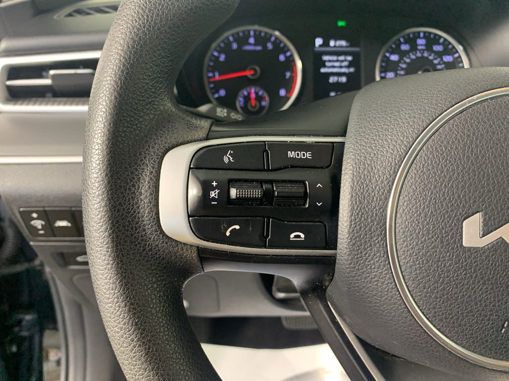 Vehicle photo 18