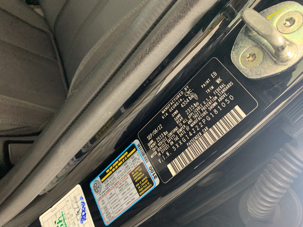 Vehicle photo 12