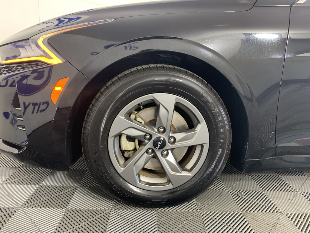 Vehicle photo 11