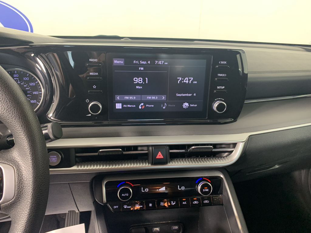 Vehicle photo 24